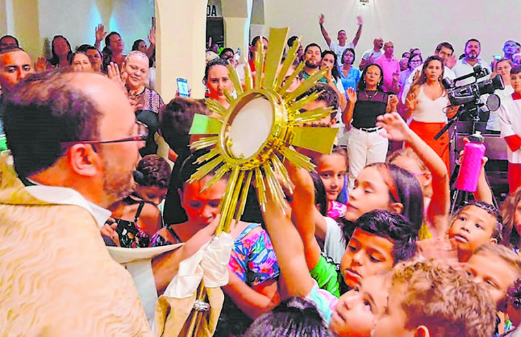 9º Cerco de Jericó reúne centenas de fiéis na Paróquia Aparecida