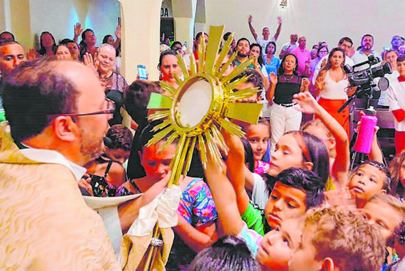 9º Cerco de Jericó reúne centenas de fiéis na Paróquia Aparecida