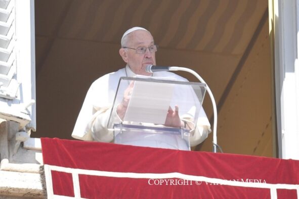 Papa Francisco: o amor dá sentido aos mandamentos, vai além da formalidade da Lei