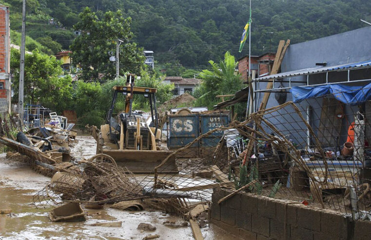 Justiça autoriza remoção de moradores das áreas de risco em São Sebastião