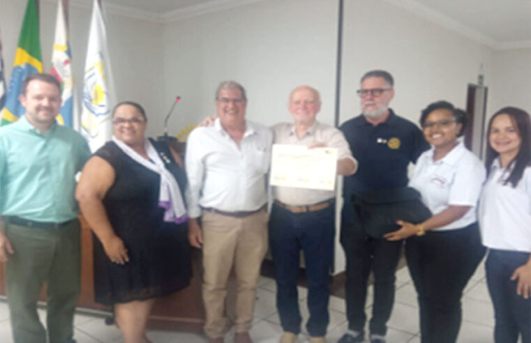 Clubes do Rotary se unem e fazem  doação à creche da Vila Martins