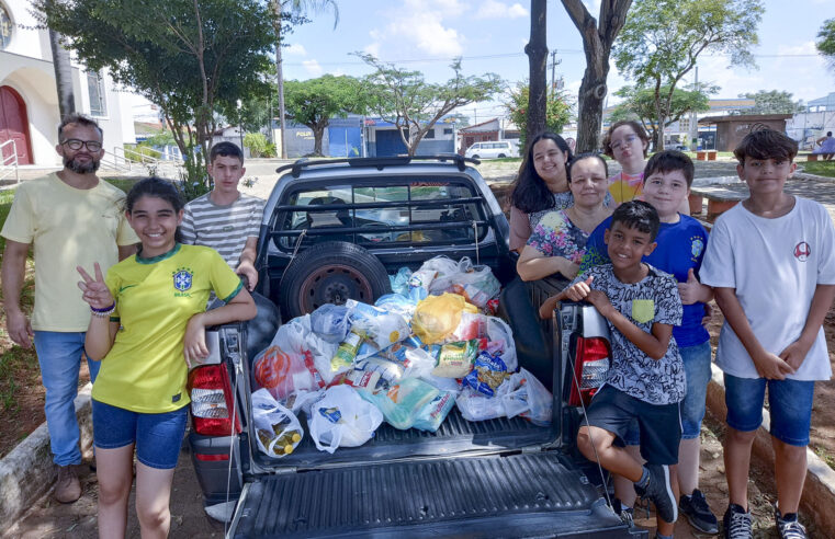 Coroinhas e Acólitos arrecadam alimentos