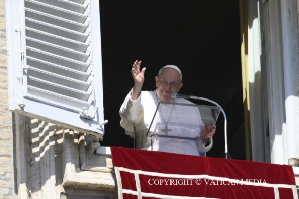 Papa Francisco: perceber a beleza do amor nos rostos das pessoas que caminham ao nosso lado