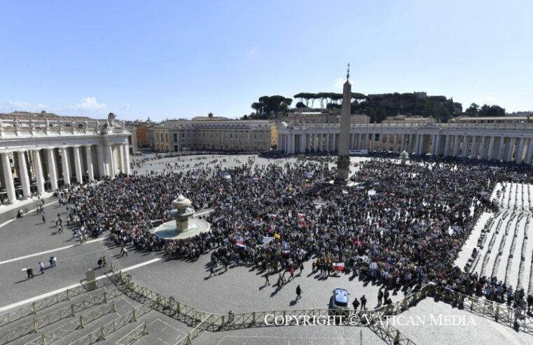 Papa Francisco: com Jesus, sermos capazes de saciar a sede dos outros