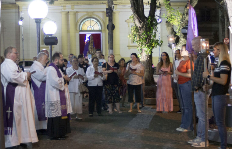 Paróquia da Candelária realizou Via Sacra no Largo da Matriz