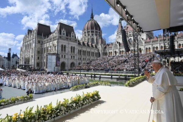 Papa Francisco na Hungria: “como Jesus, sejamos portas abertas”