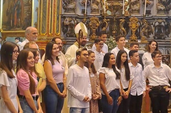 Dom Arnaldo celebrou Crisma na Candelária