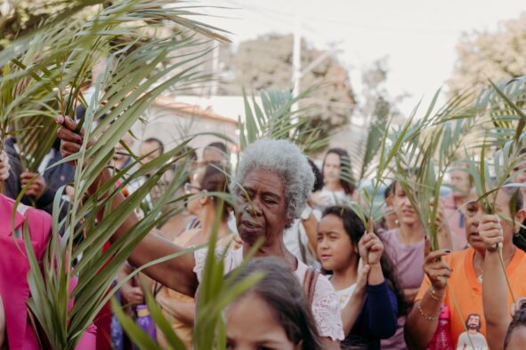 Procissão e bênção dos Ramos marcaram início da Semana Santa