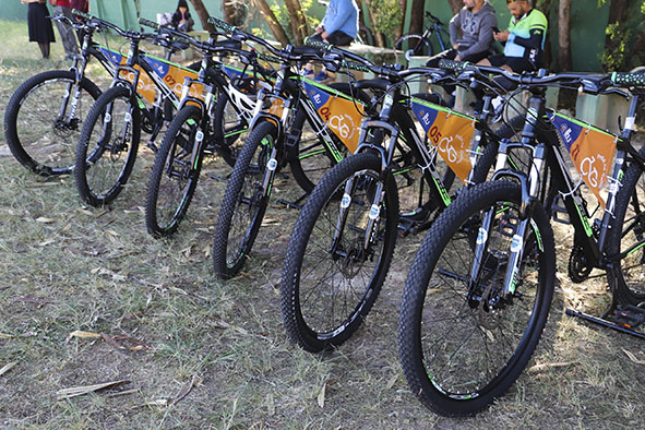 Projeto Pedal na Galileu inicia com  participação de pessoas de diversas idades