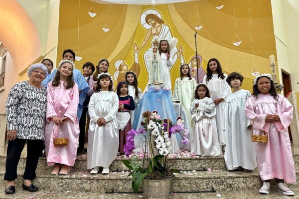 Coroação de Nossa Senhora na Paróquia Senhor do Horto e São Lázaro