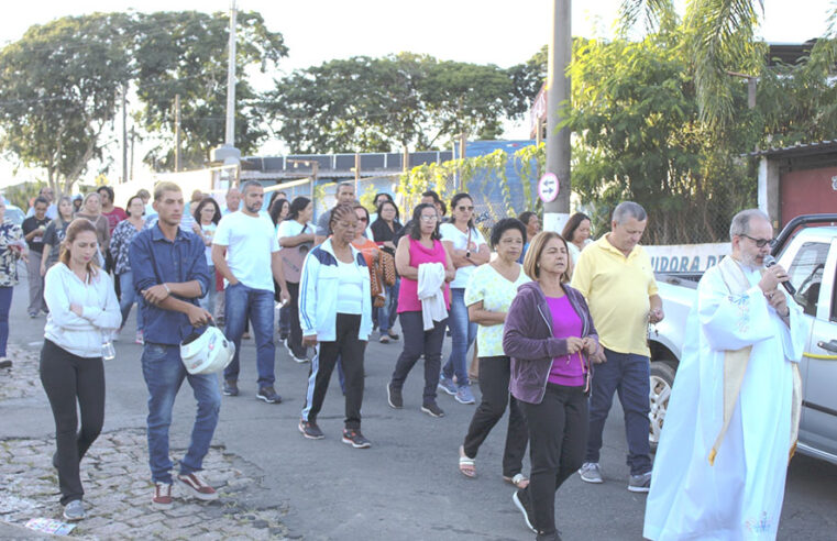 Procissão até a Comunidade Nossa Senhora Auxiliadora