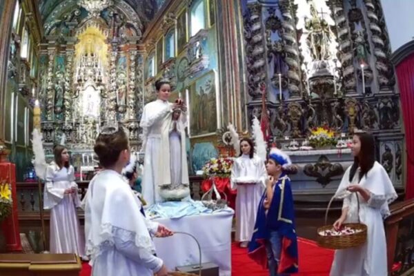 Paróquia da Candelária realiza Coroação de Nossa Senhora