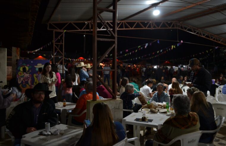 Paróquia Sagrada Família realizou Festa Junina no Varejão