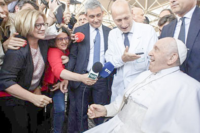 Papa recebe alta do Hospital Gemelli