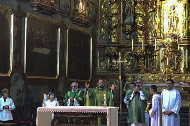 Missa na Paróquia Nossa Senhora da Candelária