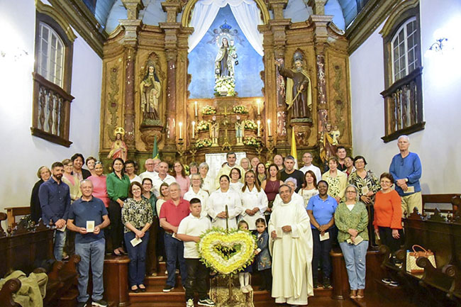 Um coração de flores para Nossa Senhora do Carmo