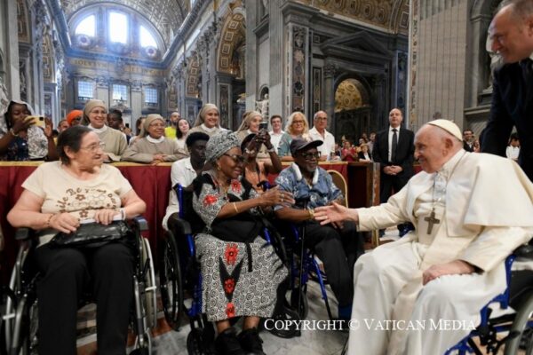 Papa Francisco: “não marginalizar os idosos, mas crescer juntos com paciência e respeito”