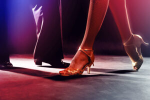 BAILE_casal dançando pés