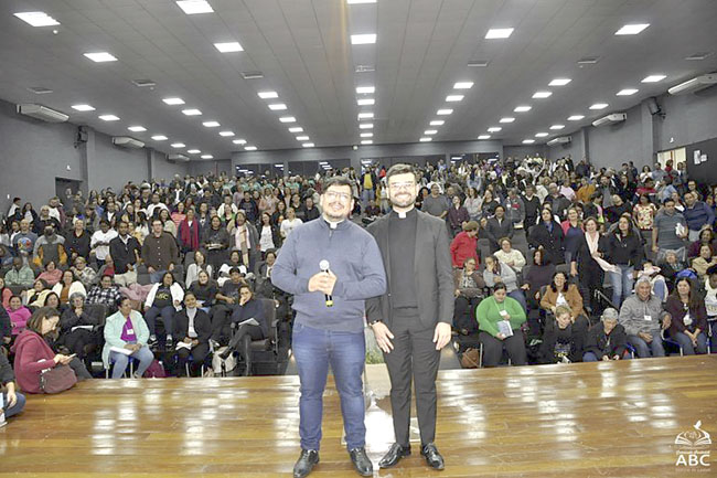 Encontro diocesano de catequese refletiu o “saber” do catequista