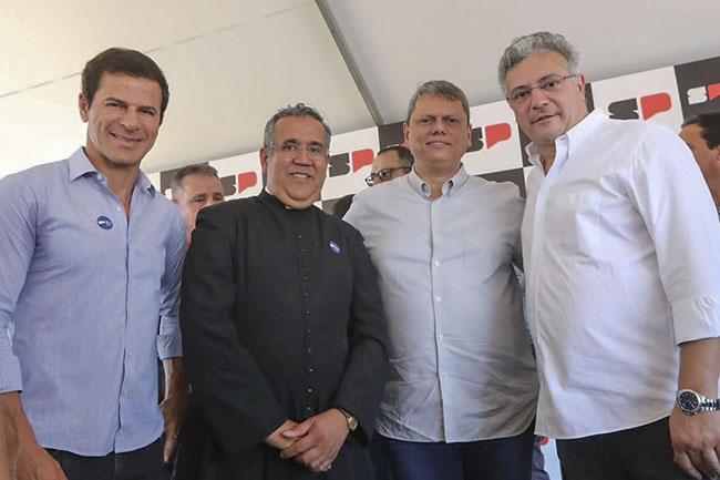 Padre Fernando participa da inauguração da Estrada do Pinheirinho