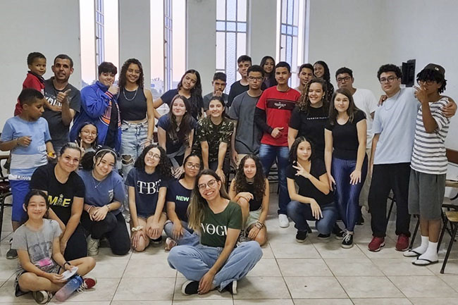 Jovens participam de gincana na São João Batista