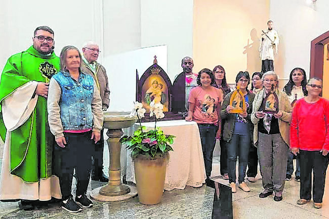 Mãe Peregrina visitou Paróquia São Luís Gonzaga