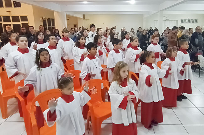 Coroinhas e acólitos celebraram São Tarcísio