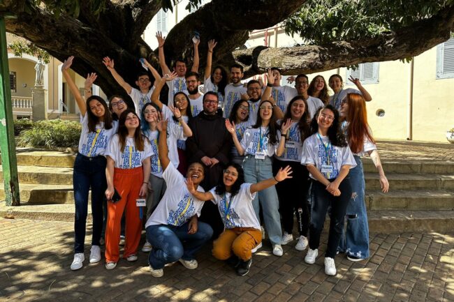 Equipe Jovens de Nossa Senhora realizou retiro