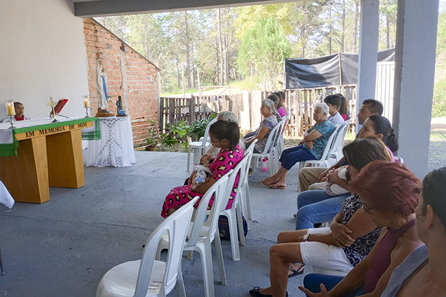 Celebração na Comunidade Nossa Senhora de Lourdes