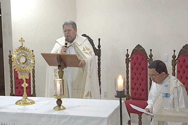 Hora Eucarística encerrou o Mês da Família na São Cristóvão