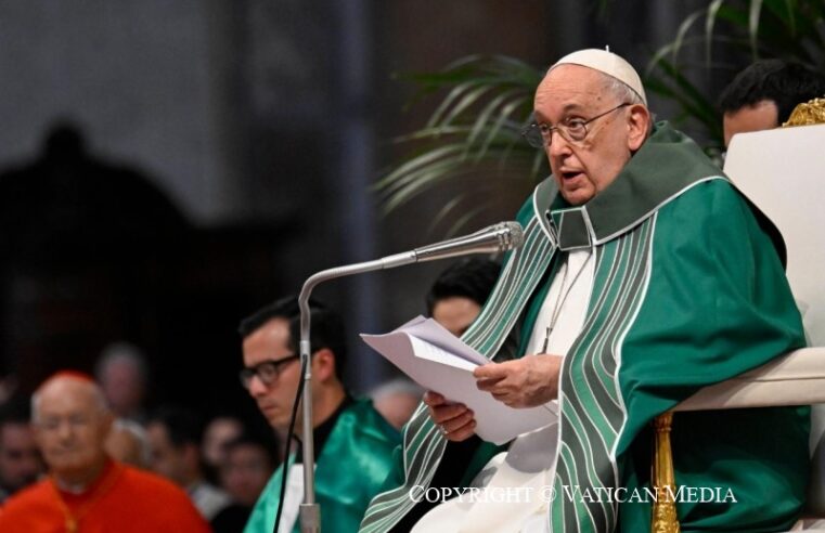 Papa Francisco: “a Igreja que sonhamos é adoradora a Deus e serva de todos e dos últimos”