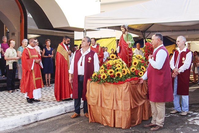 Paróquia São Judas Tadeu celebra padroeiro com missas e procissão