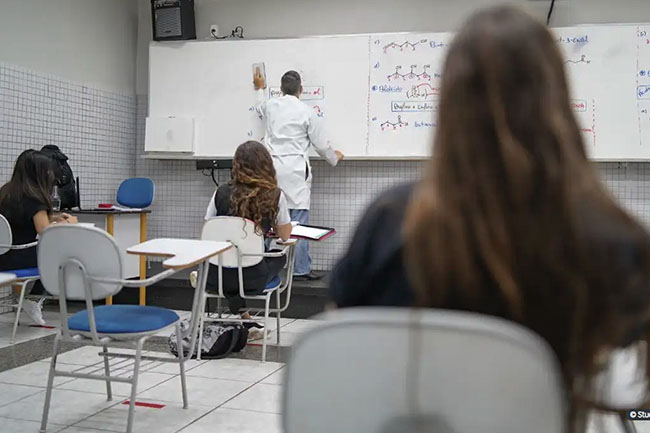 Alunos do Ensino Médio podem receber bolsa a partir de março