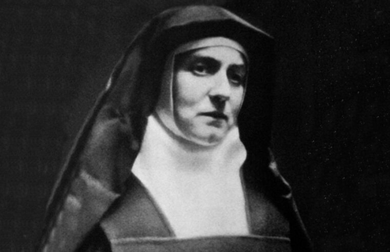 Paróquia Sagrada Família realiza formação sobre Edith Stein