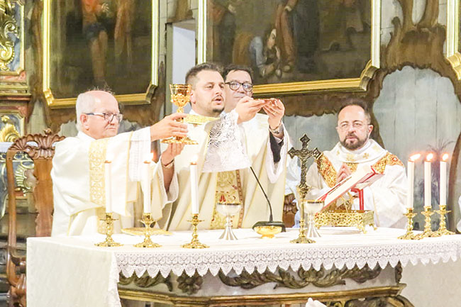 No Natal, padre Bruno celebrou sua primeira missa na Candelária