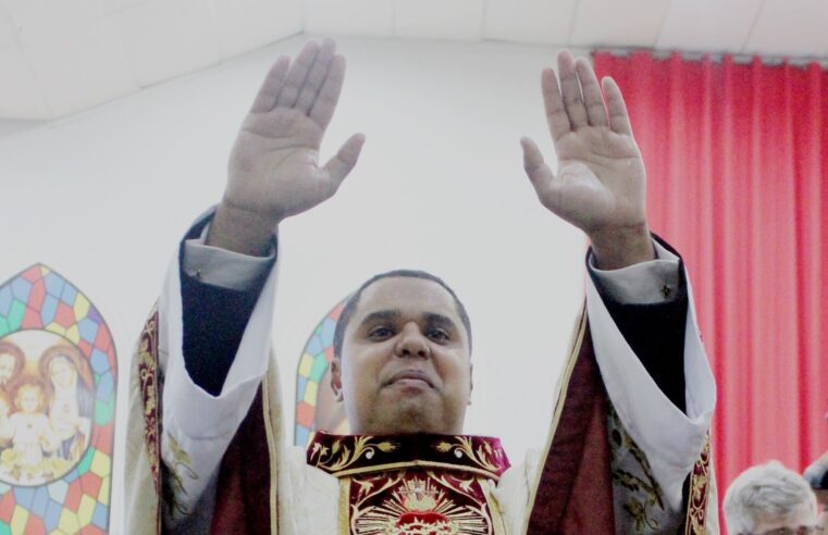 Padre Allan celebra primeira missa na Paróquia São Camilo