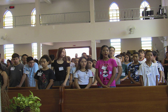 Crianças da Catequese participam de Celebração Penitencial