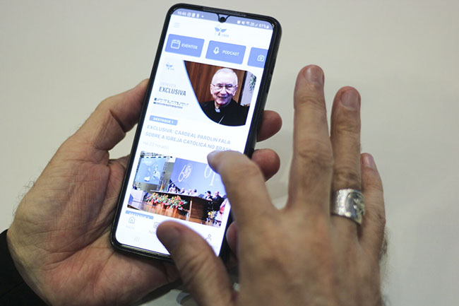 Assessoria de Comunicação lança aplicativo na 61ª Assembleia Geral dos bispos do Brasil