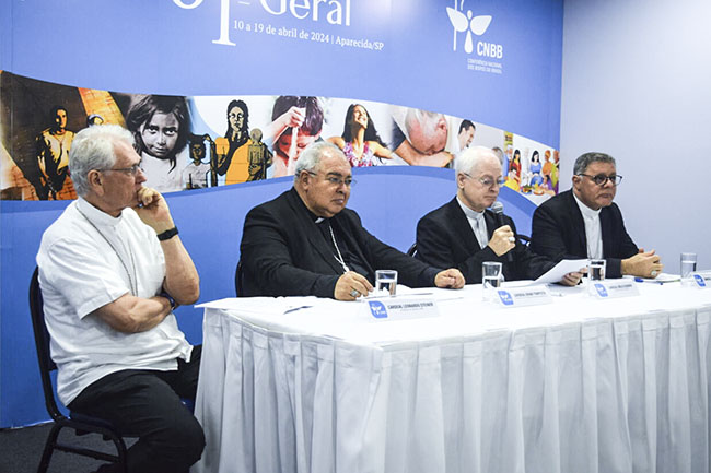 Em coletiva de imprensa, cardeais apresentam as quatro mensagens aprovadas pelo episcopado brasileiro