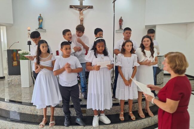 Primeira Eucaristia na São Pedro e São Paulo
