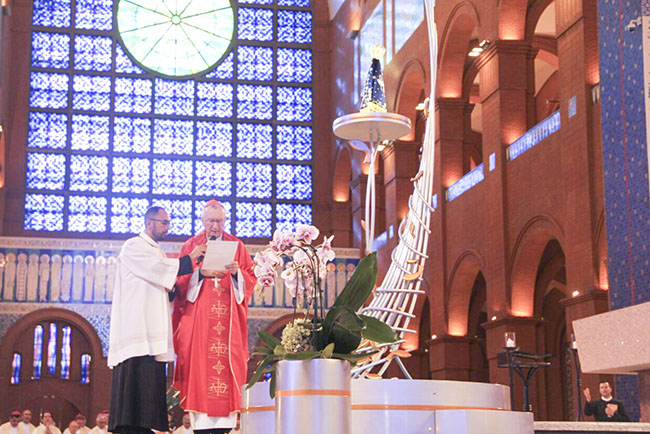 Em missa concelebrada pelos bispos jubilares, Cardeal Parolin convida a contemplar a figura de Jesus Cristo