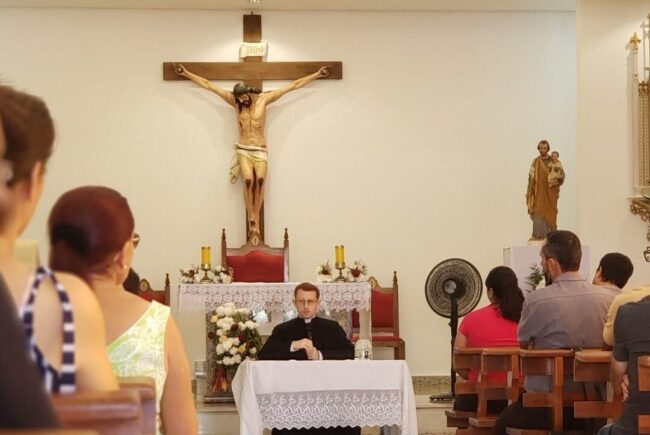 Sagrada Família realizou retiro de Ministros da Eucaristia