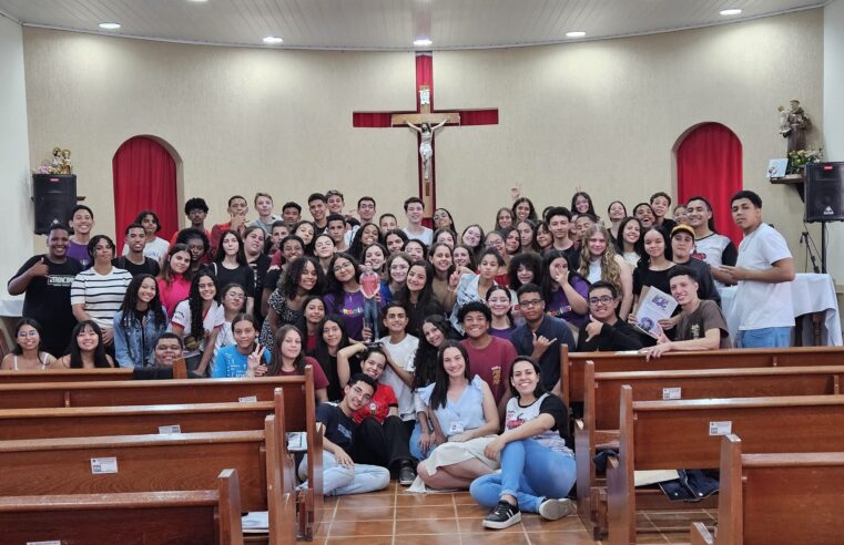 Sagrada Família realiza encontro de jovens