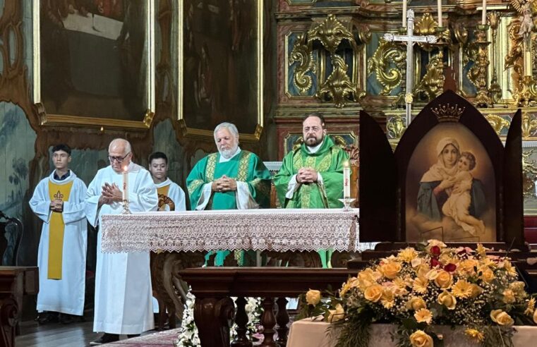 Mãe Peregrina visitou Paróquia Nossa Senhora da Candelária