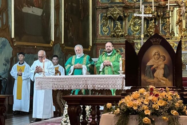 Mãe Peregrina visitou Paróquia Nossa Senhora da Candelária