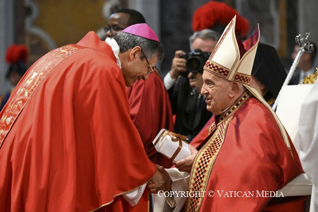 Arcebispos brasileiros recebem o Pálio Arquiepiscopal das mãos do Papa Francisco