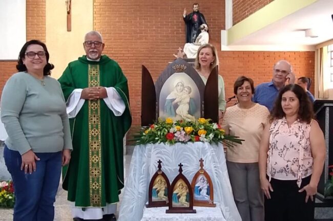 Paróquia São Camilo de Léllis recebeu imagem da Mãe Peregrina