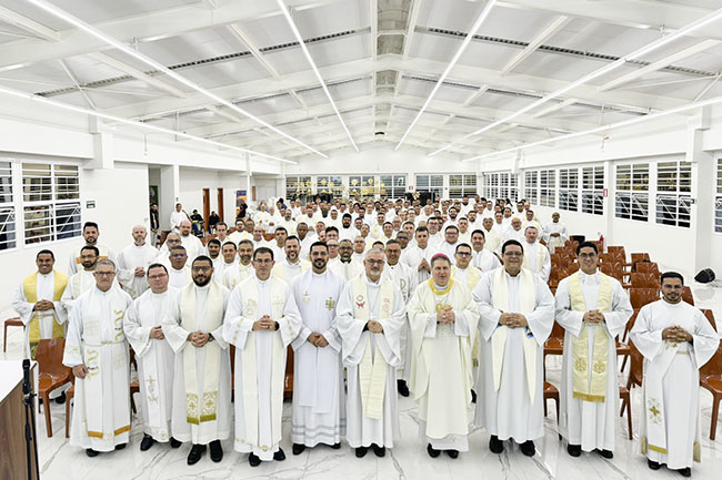 Reitores e formadores de seminários e casas religiosas participam de encontro nacional de atualização em MG