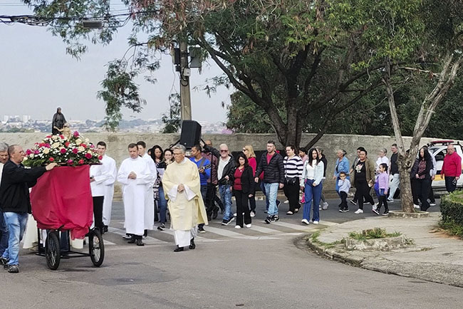 Festa de São Camilo de Léllis terminou com Procissão e Missa Solene
