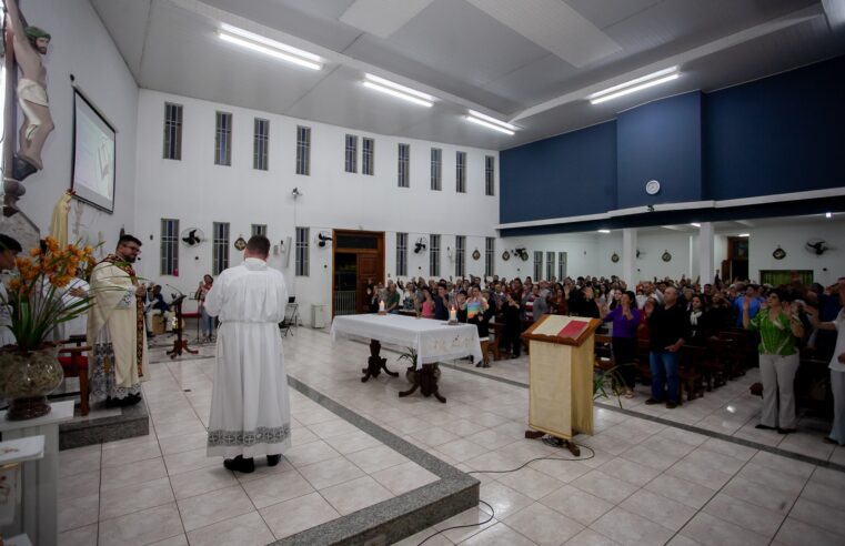 Paróquia São João Batista comemorou 4 anos de sacerdócio de padre Diego
